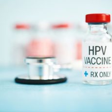 Η Βρετανία επεκτείνει το πρόγραμμα εμβολιασμού για HPV και σε αγόρια